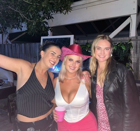 Jasmine Ramage nus de stars du porno images