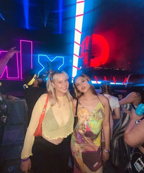 Jasmine Ramage modèle magnifique des photos