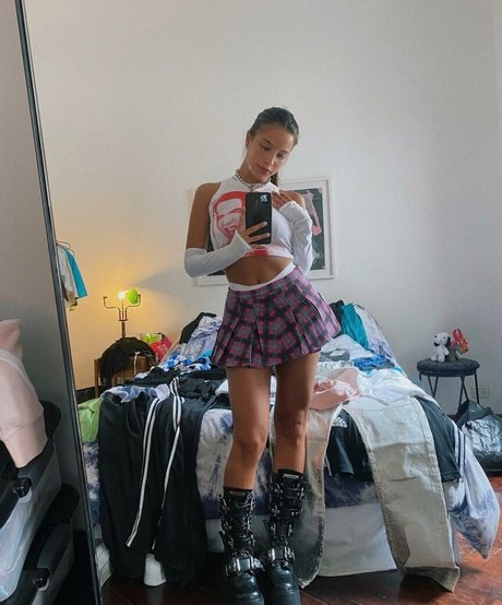 Emilia Mernes actrice de sexe photo