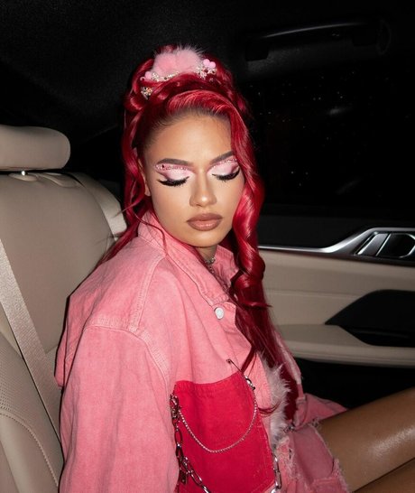 badmomzjay modèle porno photos