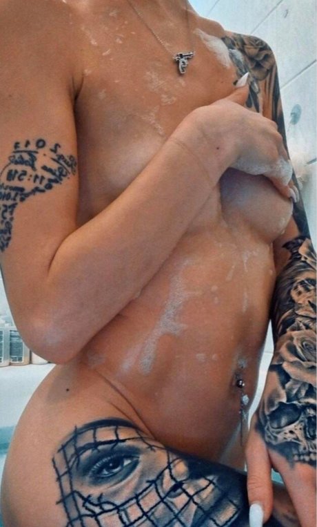 Sophie208 666 modèle pornographique archive