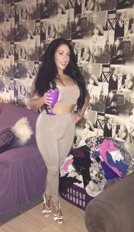 Kelly Louise Sheridan actrice libre galeries