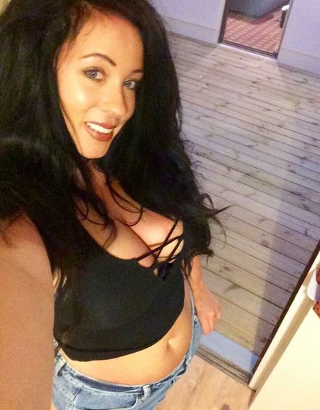 Kelly Louise Sheridan étoile magnifique galeries