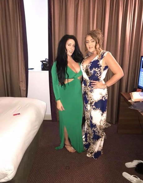 Kelly Louise Sheridan belle actrice galeries