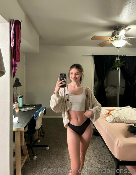 fille courbée dà côté onlyfans sexe pornographique collection