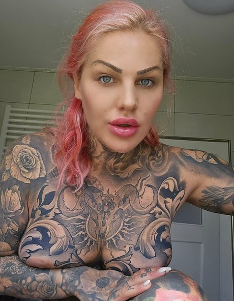 milf aux cheveux noirs onlyfans des nus sympas collection