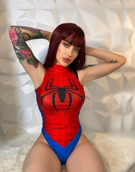 Lizzie Le Strange star du porno nue collection