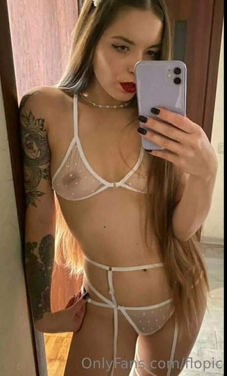 visage blond uniquementfans sexy érotique image