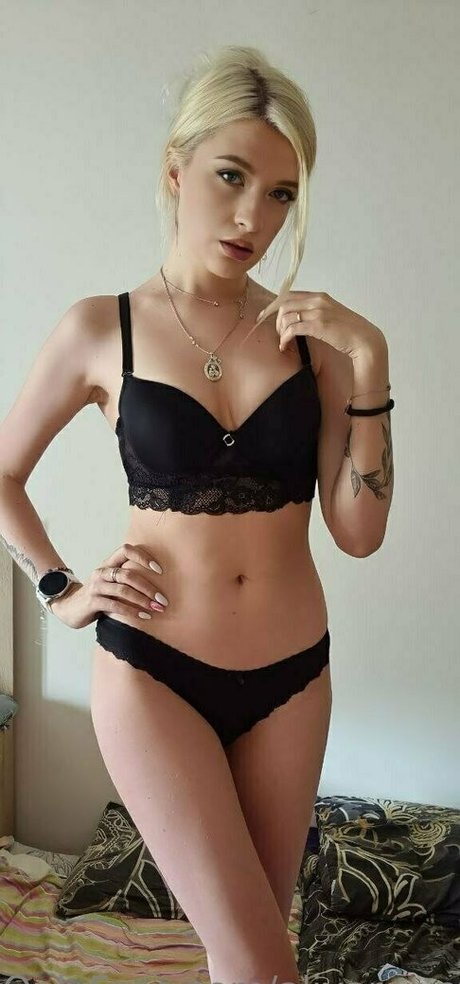 aliyarowefree actrice érotique galerie