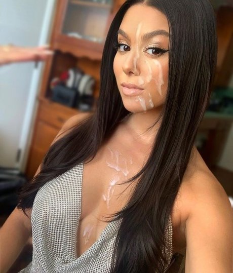 éjacule sur la langue onlyfans art exclusif galeries