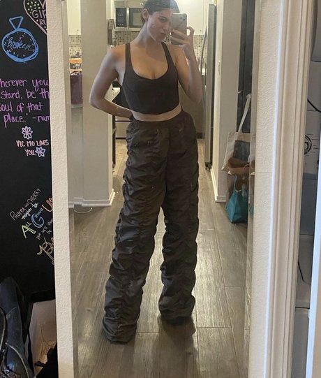 fellation asiatique onlyfans belle hd images