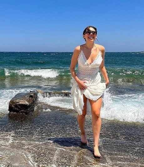 Kira Kosarin mannequin photos