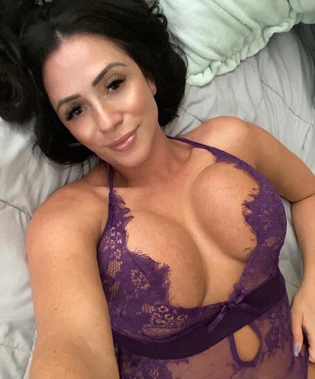 Ariella Ferrera modèle xxx collection