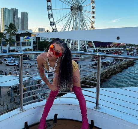 blonde aux gros seins onlyfans bon photo