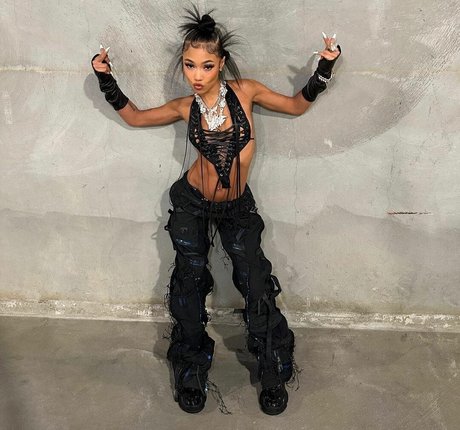 gros seins ébène onlyfans belle nue images