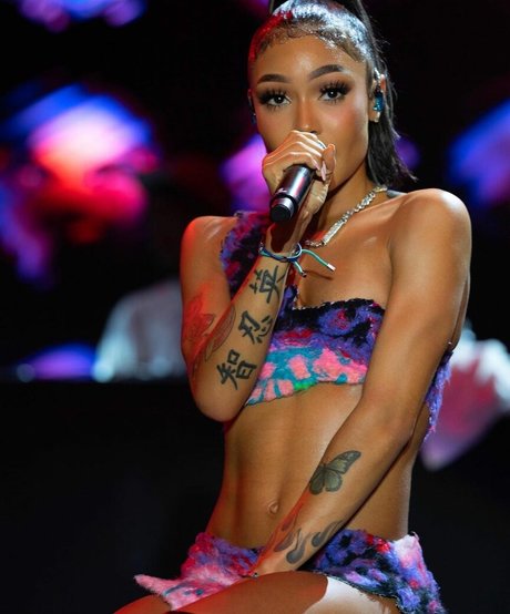 Coi Leray mannequin galeries