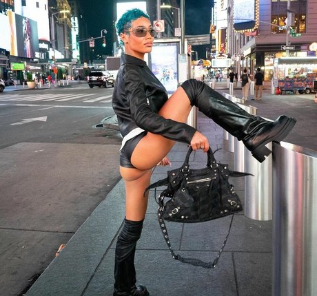 Coi Leray modèle sympa img