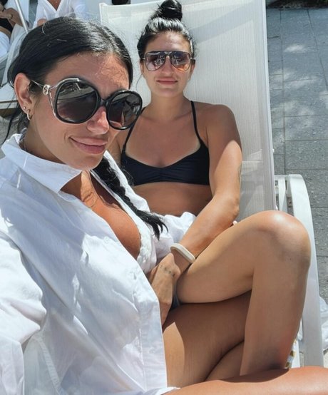 Sonya Deville modèle parfait images