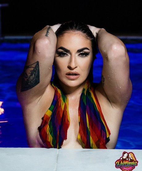 Sonya Deville modèle porno image