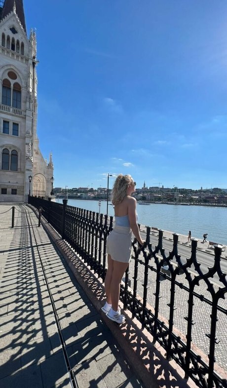 Mimi Lintrup star du porno belle collection