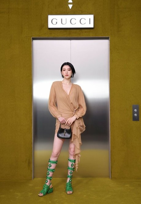 Ayaka Miyoshi actrice libre des photos