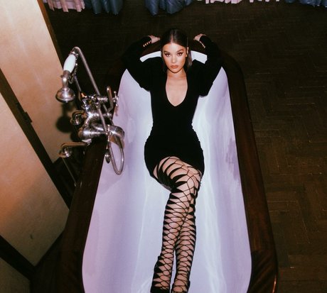 chaton potelé uniquementfans nu exclusif photo