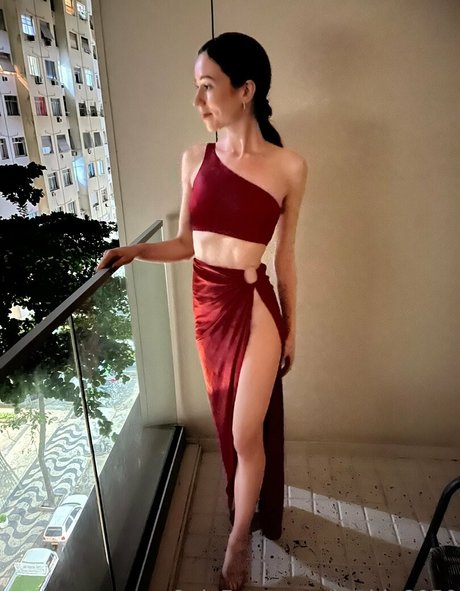 fille courbée dà côté onlyfans assez chaud galerie