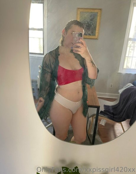 xxpissgirl420xx étoile xxx photos