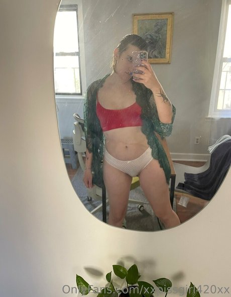 xxpissgirl420xx étoile parfaite image