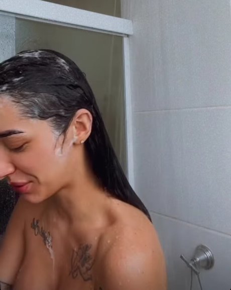 milf aux cheveux noirs onlyfans érotique chaud img