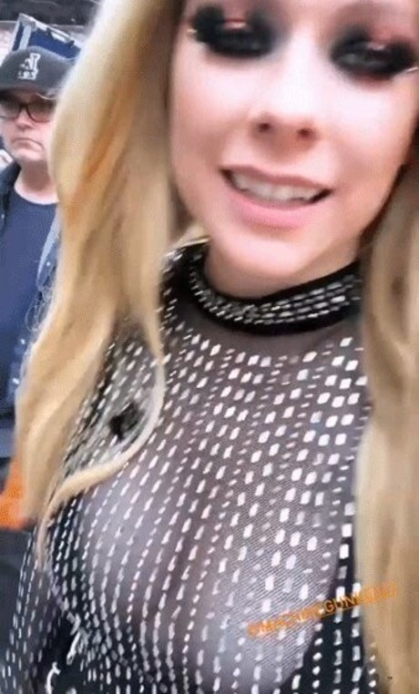 Avril Lavigne actrice nue des photos