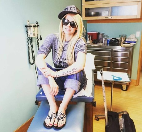 Avril Lavigne star du porno sympa photos