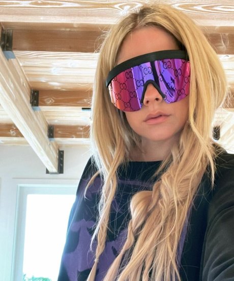 Avril Lavigne star du porno hd image