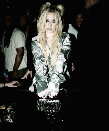 Avril Lavigne belle star du porno photos