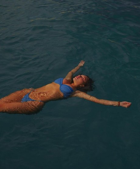 Anastasia Karanikolaou modèle joli photo