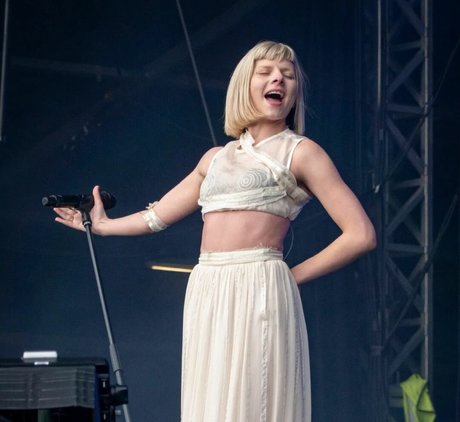 adolescents jeunes onlyfans plutôt meilleur photos