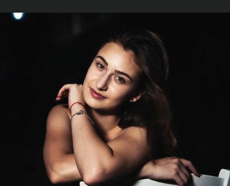 Camelia Arama actrice érotique images