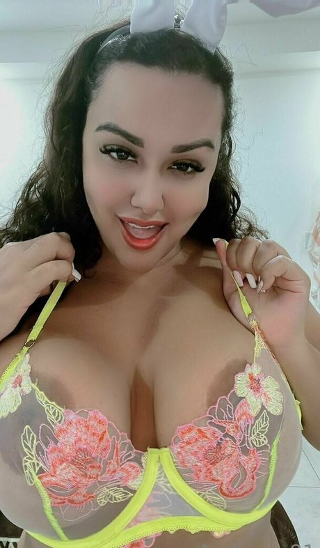 blonde aux gros seins onlyfans nue en haute qualité photos