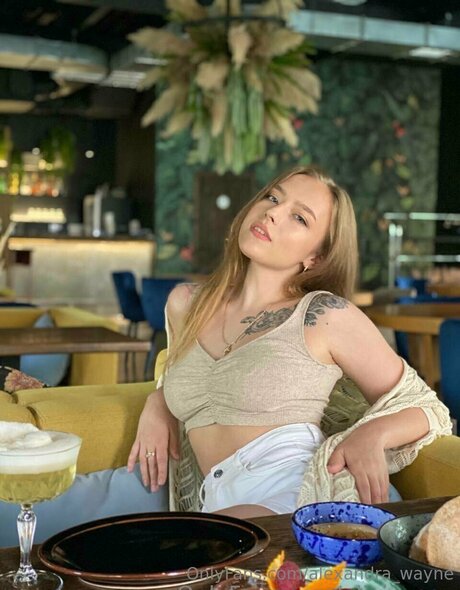 Alexandra Wayne modèle érotique collection