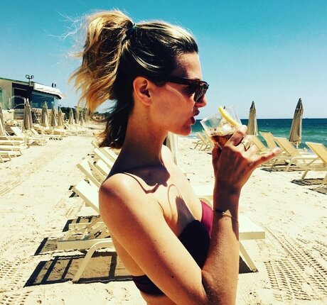 nu gratuit onlyfans sexy photos