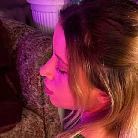 femmes au foyer uniquementfans belle définition archive