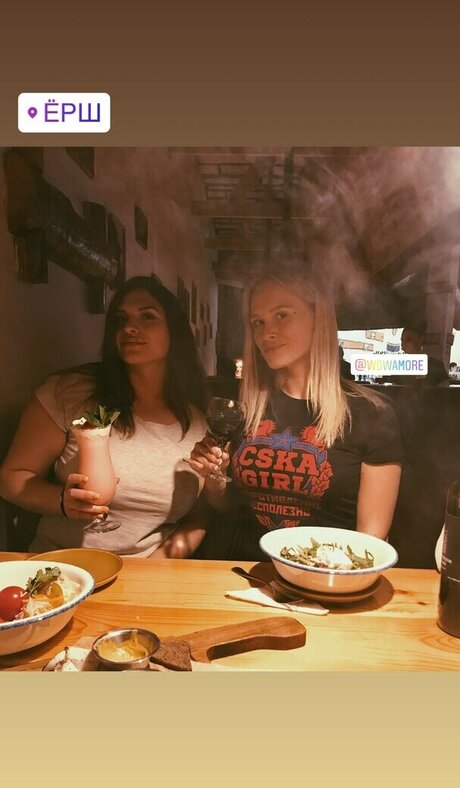 Nastya Blinova modèle nu photos