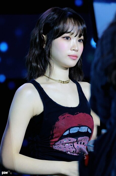 Kim Chaewon sexe star images