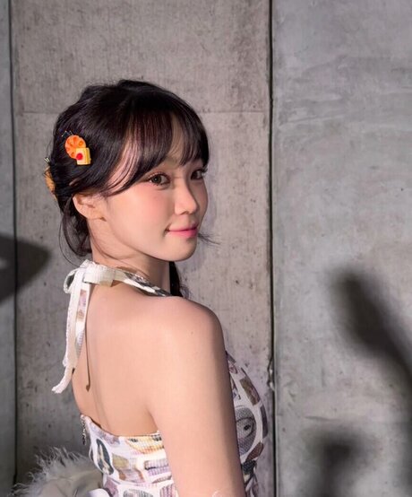 Kim Chaewon nus de stars du porno galerie