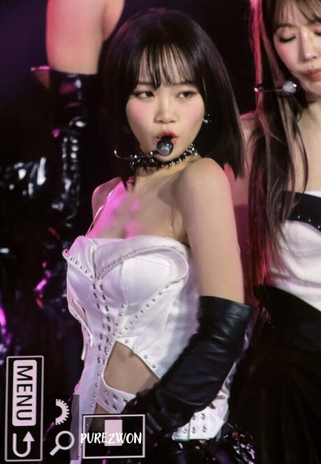 Kim Chaewon star du porno photo