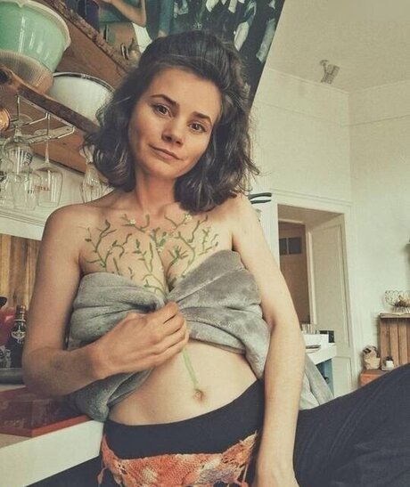 Joyce Ilg nus star du porno image