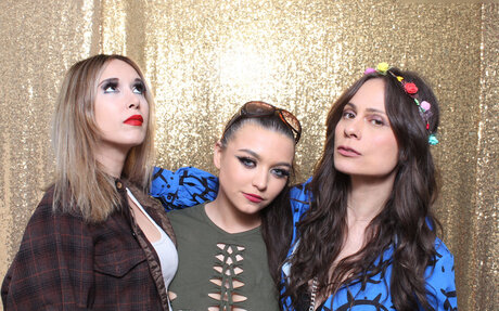 Photobox Flashes star exclusive photos