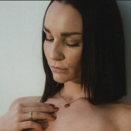 milf aux cheveux noirs onlyfans xxx chaud collection