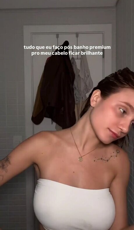 visage blond uniquementfans érotique en haute qualité images