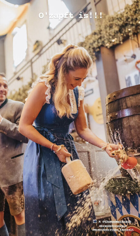 infirmière brune onlyfans bien chaud photos